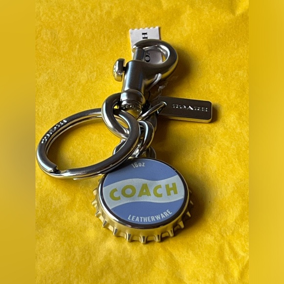 🥤 COACH BOTTLE CAP BAG CHARM 🥤 NWT 🥤 - Picture 9 of 16